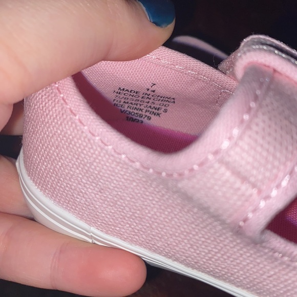 Toddler size 7 shoes 💗💗👟 - Picture 8 of 8